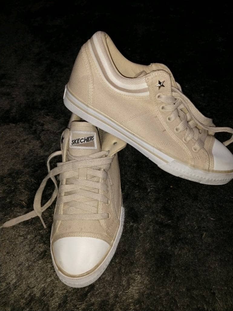 tenis con tacon skechers