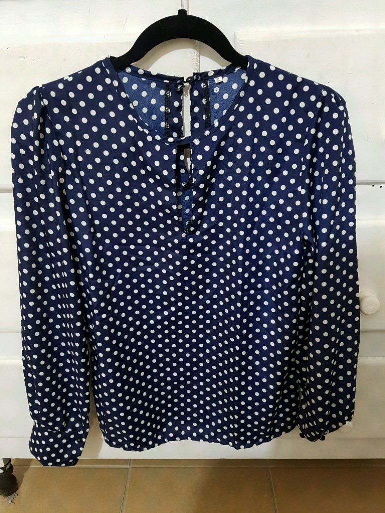 Camisa azul marino con puntos blancos Clearance