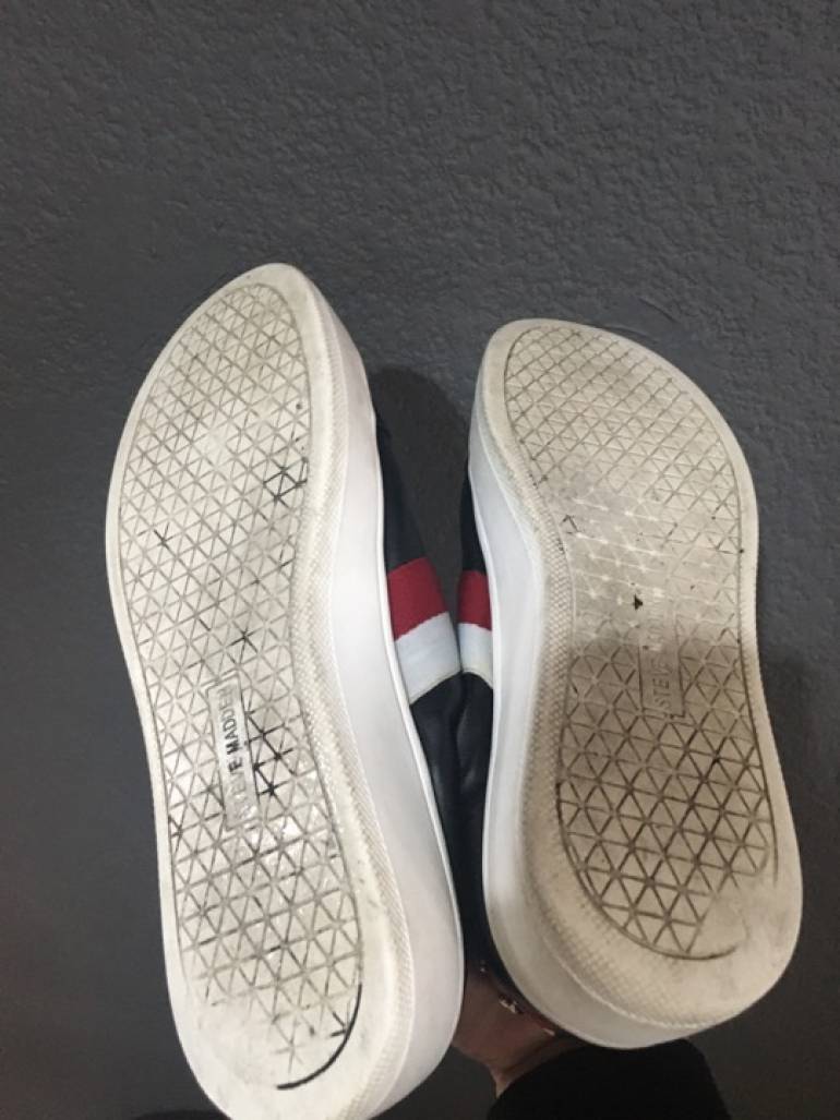 Tenis negros con estoperoles plateados de Steve Madden de segunda mano