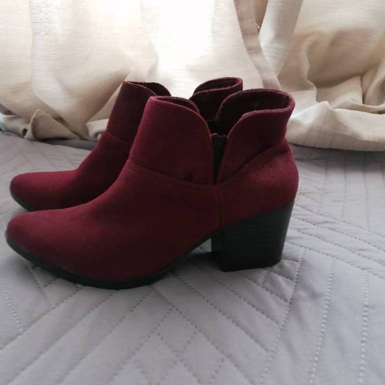 botines color vino