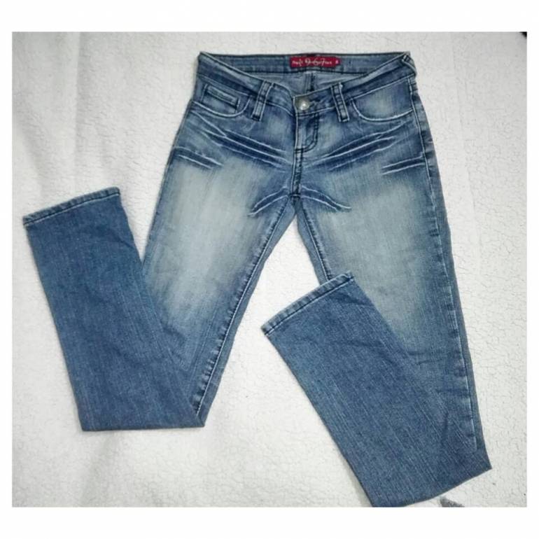 Jeans mezclilla rigida de Otras marcas de segunda mano - GoTrendier