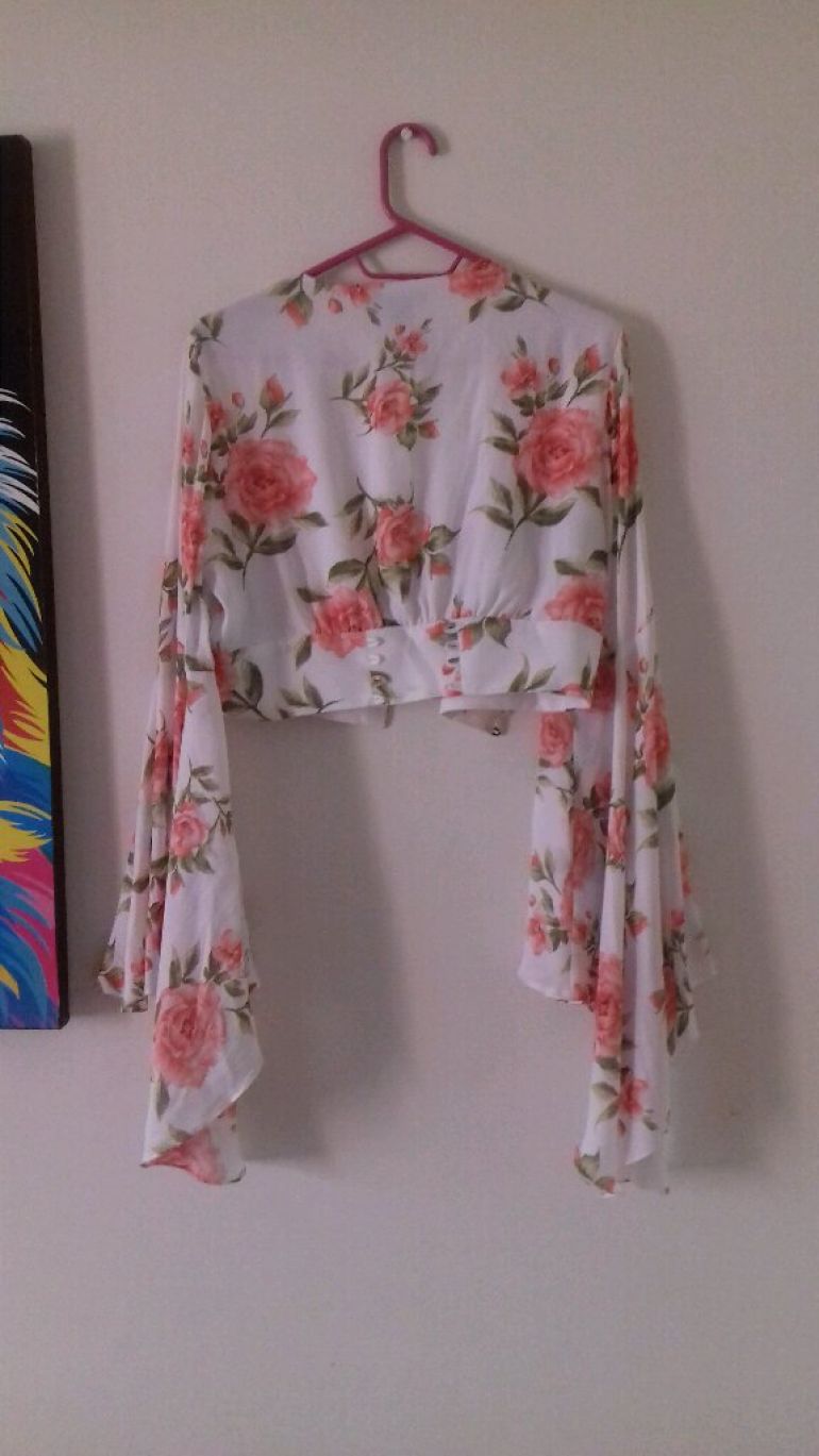 Crop Top; manga larga floreado de Forever 21 de segunda mano