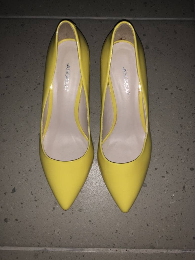 zapatillas amarillas